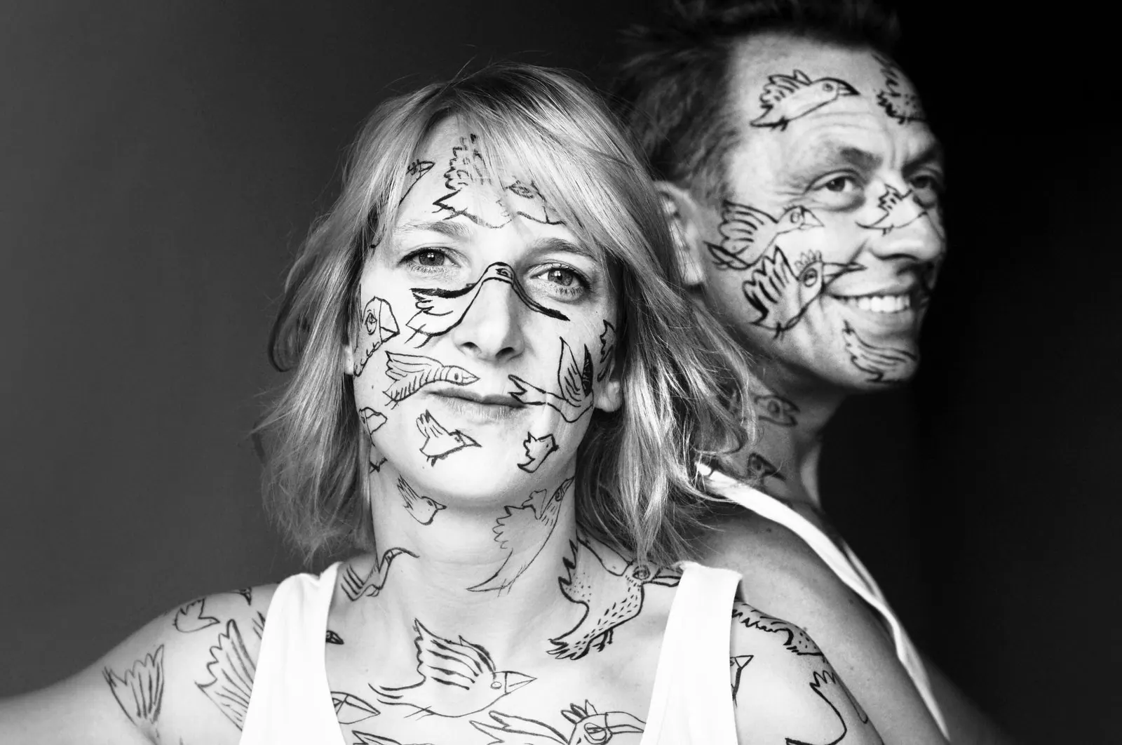 Schwarzweißes Doppelporträt zum Duo Tandem